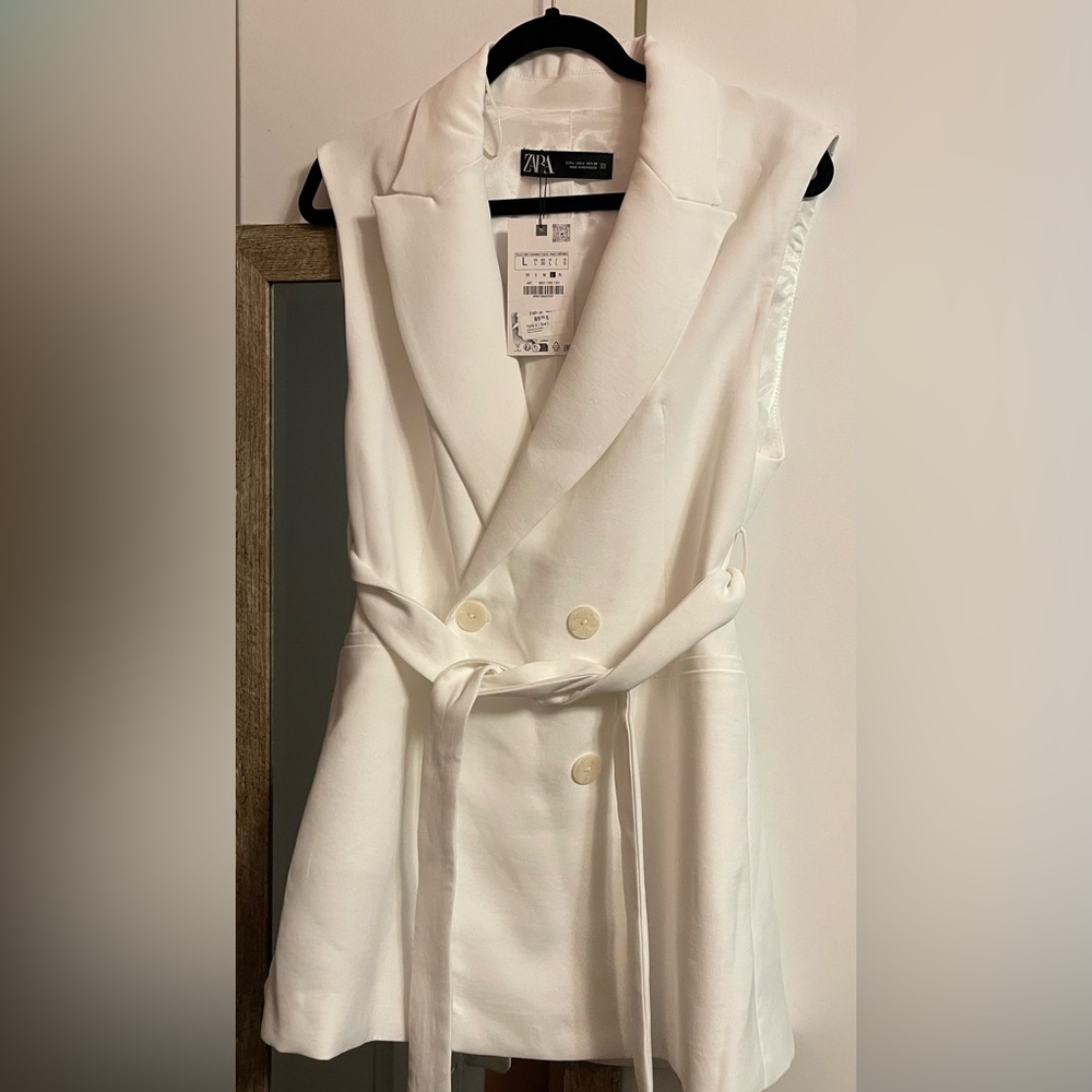 White Sleeveless Zara Blazer